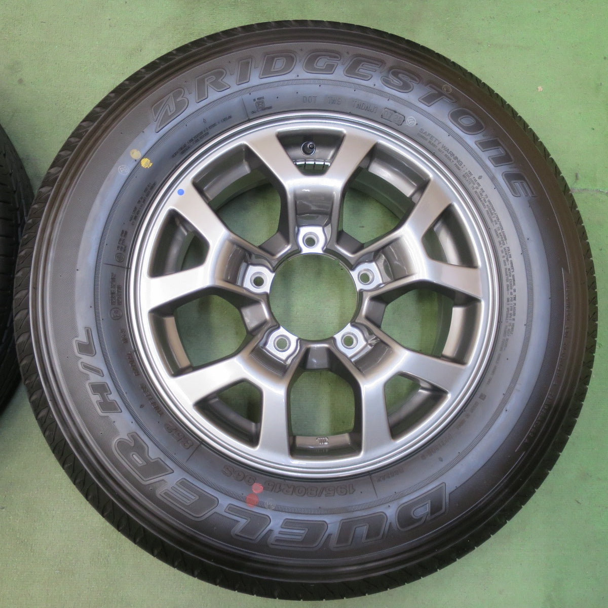 新車外し！26年◎スズキ JB74W ジムニー シエラ 純正 195/80R15 ブリヂストン デューラー H/L 852 DUELER 15インチ PCD139.7/5H◎6081212イノ