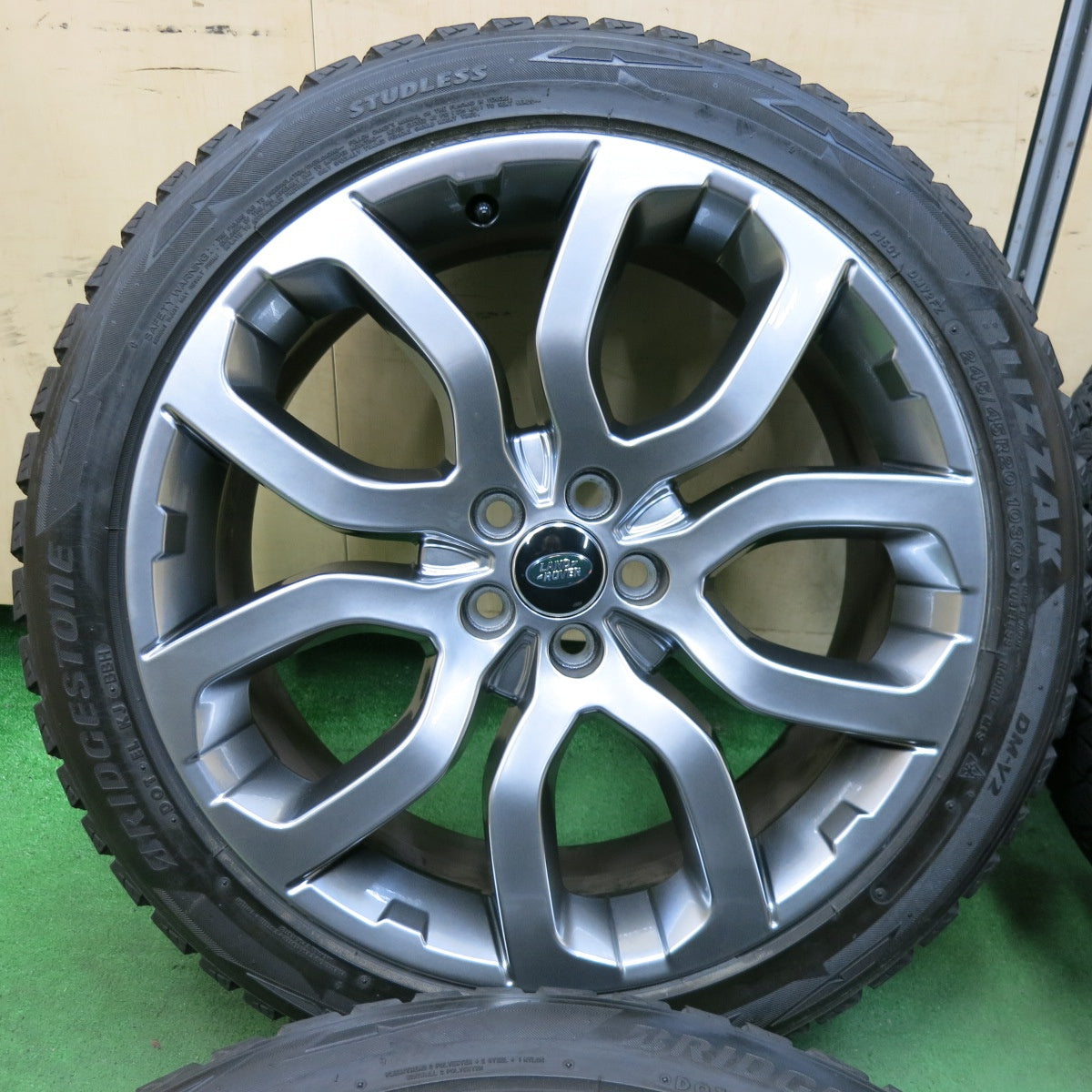 [送料無料] 4本価格★ランドローバー レンジローバー イヴォーク 純正 245/45R20 スタッドレス ブリヂストン ブリザック DM-V2 20インチ PCD108/5H★4120405SYス
