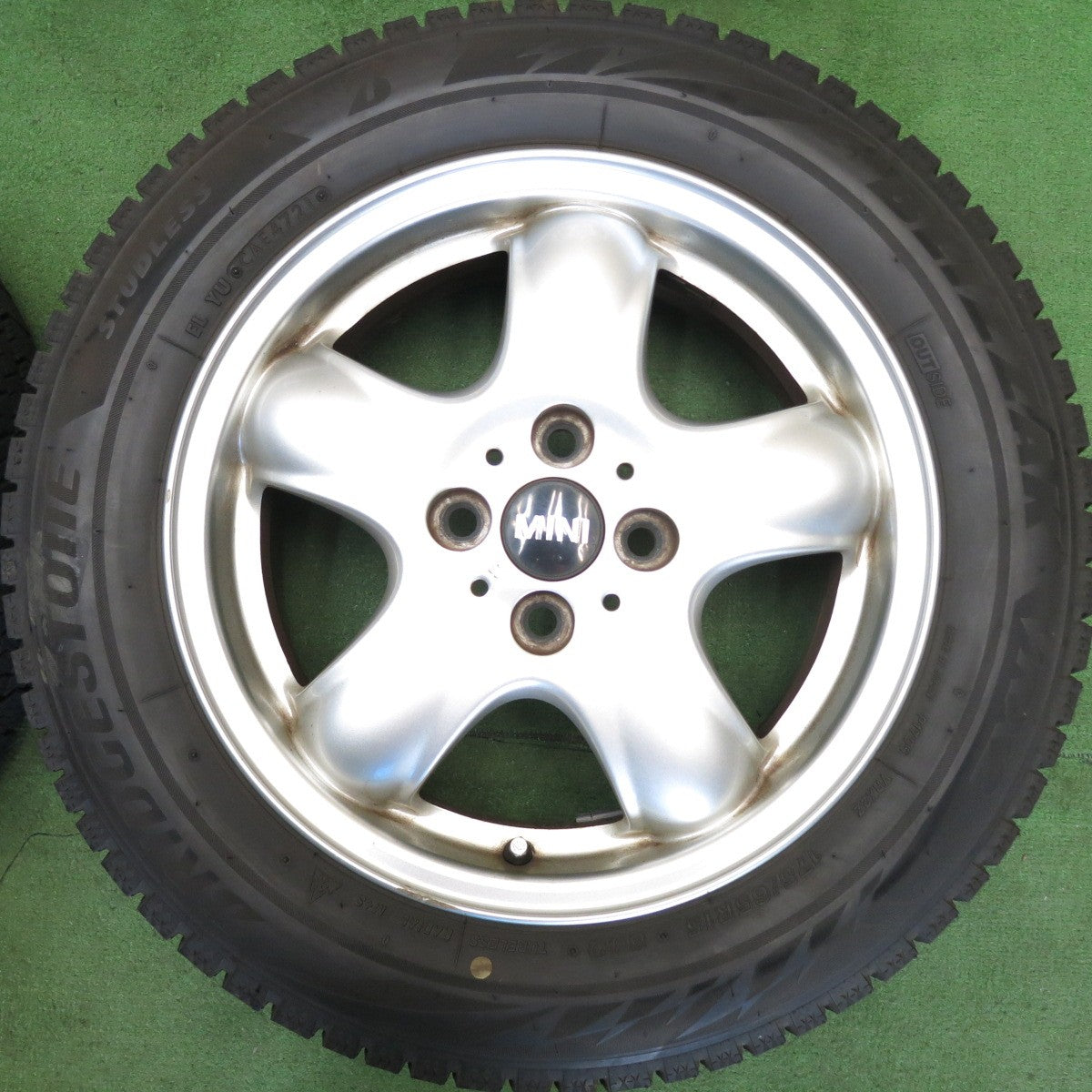 バリ溝！9.5分★MINI R55 R56 ミニ クーパー 純正 175/65R15 スタッドレス ブリヂストン ブリザック VRX2 15インチ PCD100/4H★6060404HAス