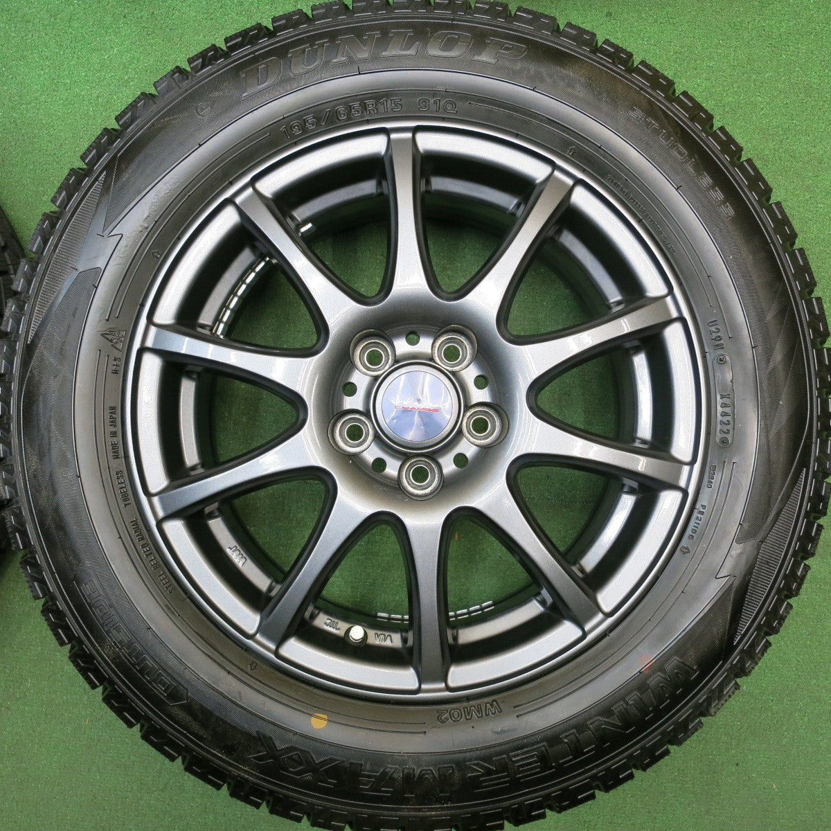 バリ溝！22年！キレイ！9.5分以上★プリウス 等 195/65R15 スタッドレス ダンロップ ウインターマックス WM02 VELVA CHARGE ヴェルヴァ 15インチ PCD100/5H★6012509HAス