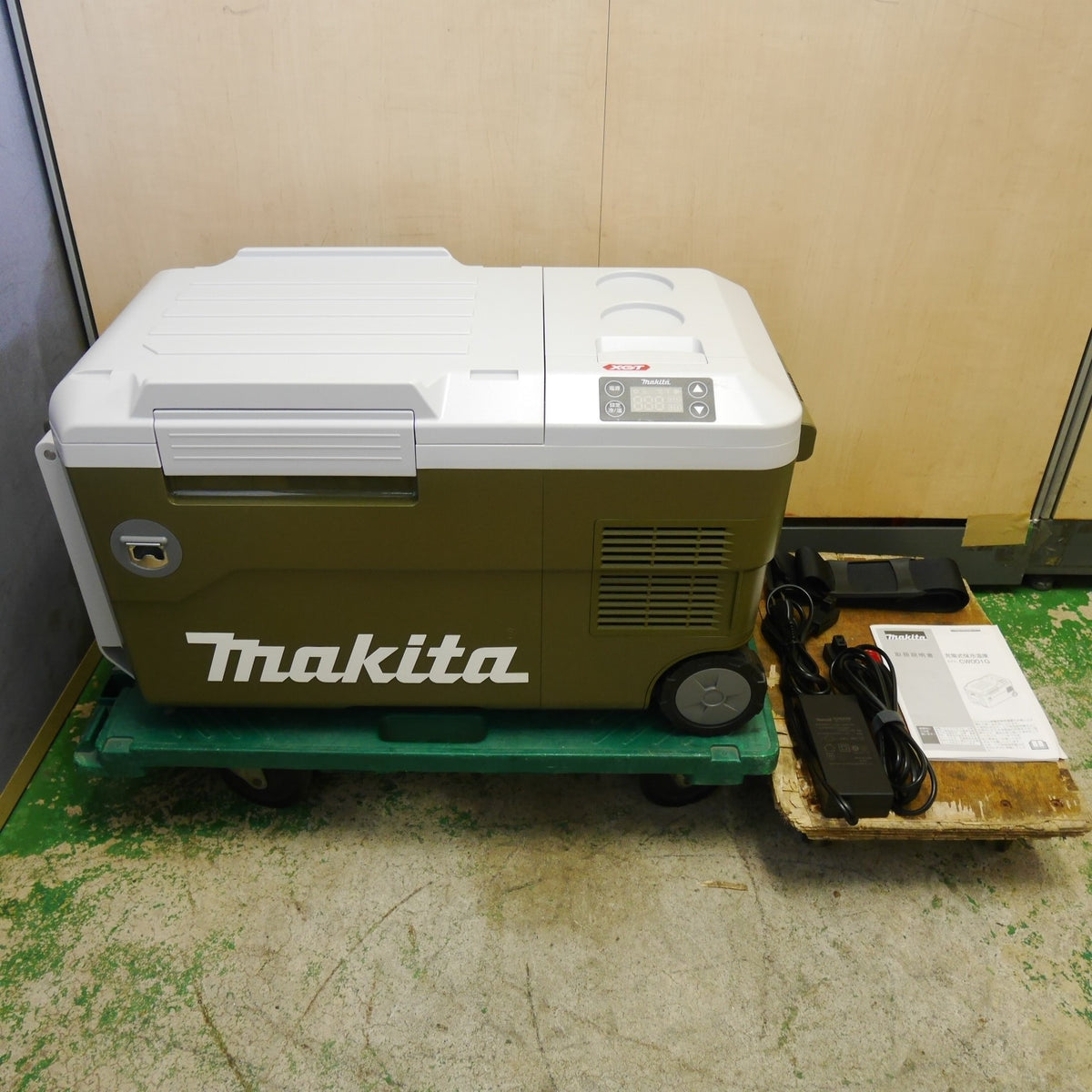 キレイ☆マキタ 充電式 保冷温庫 CW001G 20L ポータブル 冷蔵庫 保温庫 コードレス makita オリーブ 色☆
