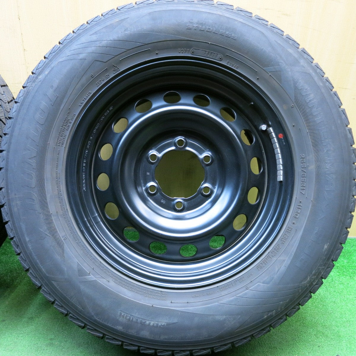 バリ溝！キレイ！8.5分★トヨタ ハイラックス Xグレード 純正 265/65R17 スチール スタッドレス ダンロップ ウインターマックス SJ8 17インチ PCD139.7/6H★5061310HAス