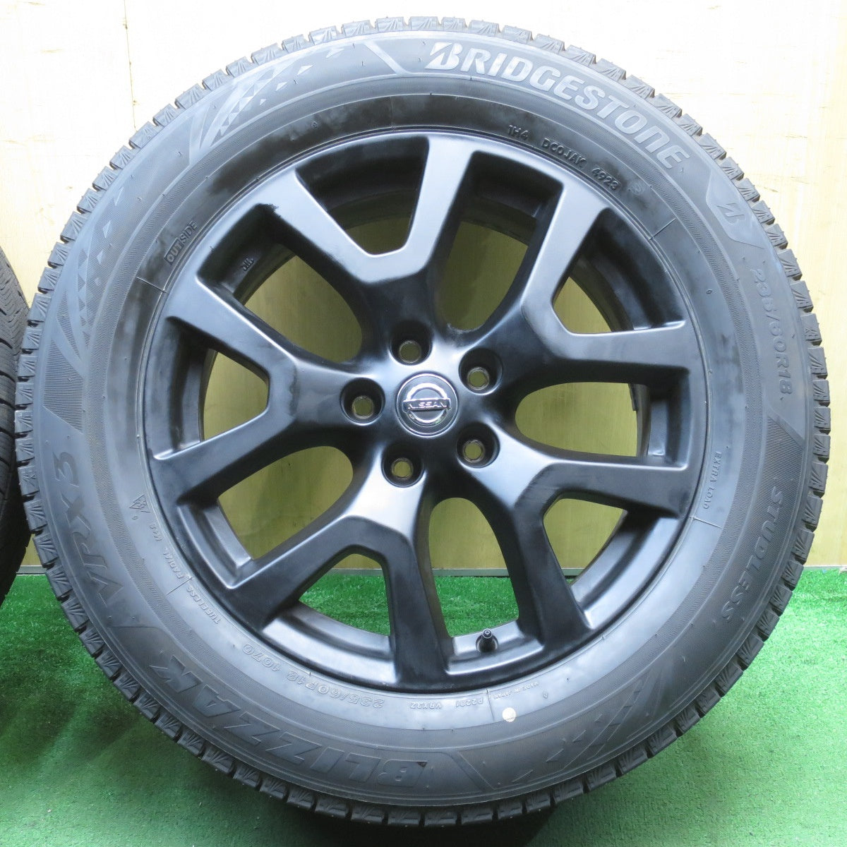 バリ溝！23年！キレイ！9.5分★日産 T31 エクストレイル 純正 235/60R18 スタッドレス ブリヂストン ブリザック VRX3 18インチ PCD114.3/5H★5062704NJス
