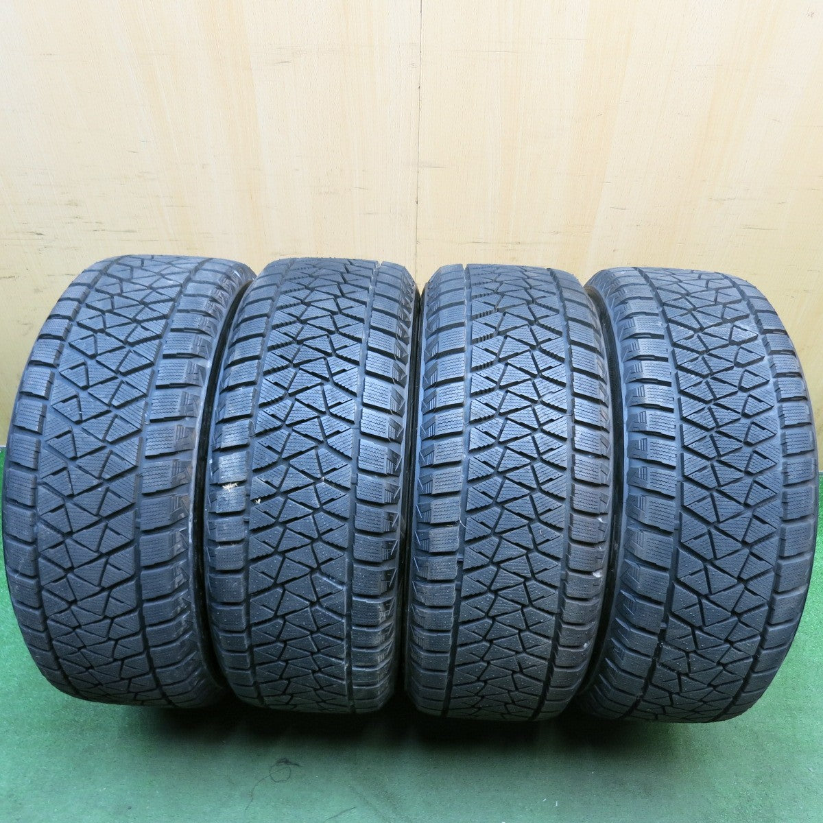 ほぼ未使用！キレイ★BMW 等 AGA Welt 255/55R18 スタッドレス ブリヂストン ブリザック DM-V2 ヴェルト 18インチ PCD120/5H★6052312HAス