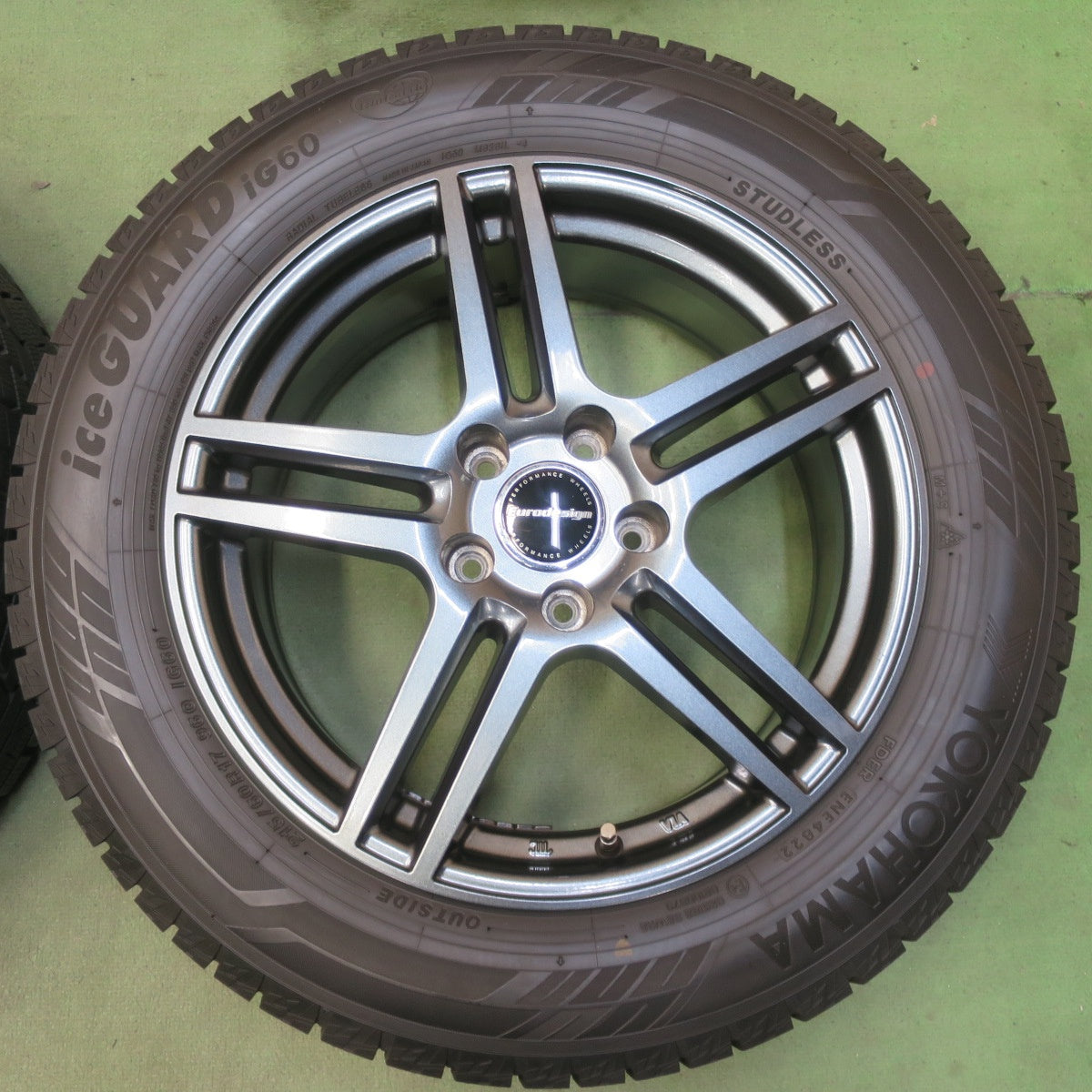 ほぼ未使用！22年！キレイ◎スタッドレス 215/60R17 ヨコハマ アイスガード iG60 Eurodesign EIGER 阿部商会 ユーロデザイン アイガー 17インチ PCD114.3/5H◎6081913イス