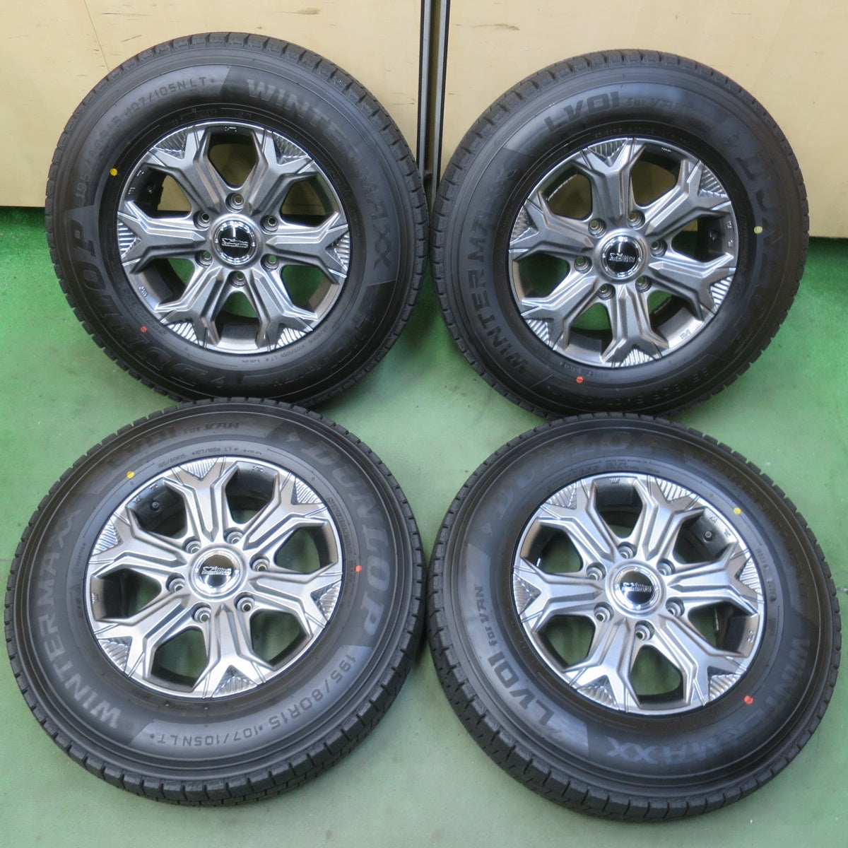 ほぼ未使用！24年！美品◎WILD CRUISING KC-X 195/80R15 107/105N スタッドレス ダンロップ ウインターマックス LV01 for VAN ワイルド クルージング 15インチ PCD139.7/6H◎6100606イス
