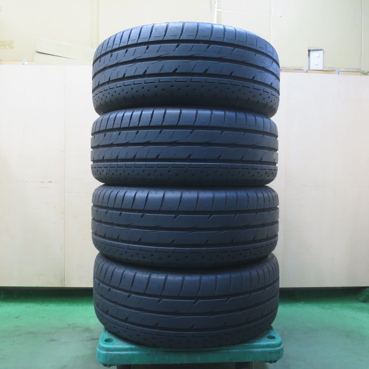 バリ溝！24年！9.5分★トヨタ 20系 ヴェルファイア アルファード 純正 235/50R18 ブリヂストン LUFT RV2 18インチ PCD114.3/5H★6050402イノ