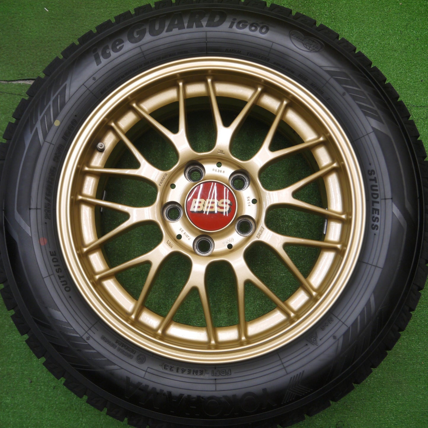 [送料無料] バリ溝！23年！キレイ！9.5分以上★BBS RG368 215/60R16 スタッドレス ヨコハマ アイスガード iG60 16インチ PCD114.3/5H★4121604Hス