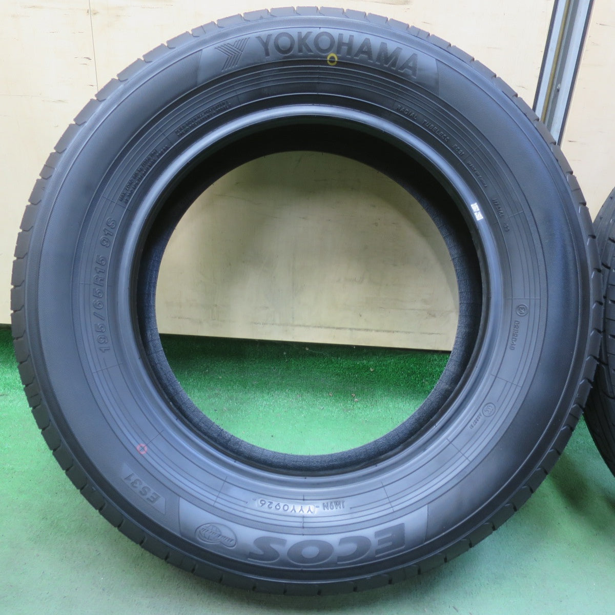 新車外し！26年★195/65R15 ヨコハマ エコス ES31 タイヤ 15インチ ノア ヴォクシー アイシス ステップワゴン 等★6072304イノタ