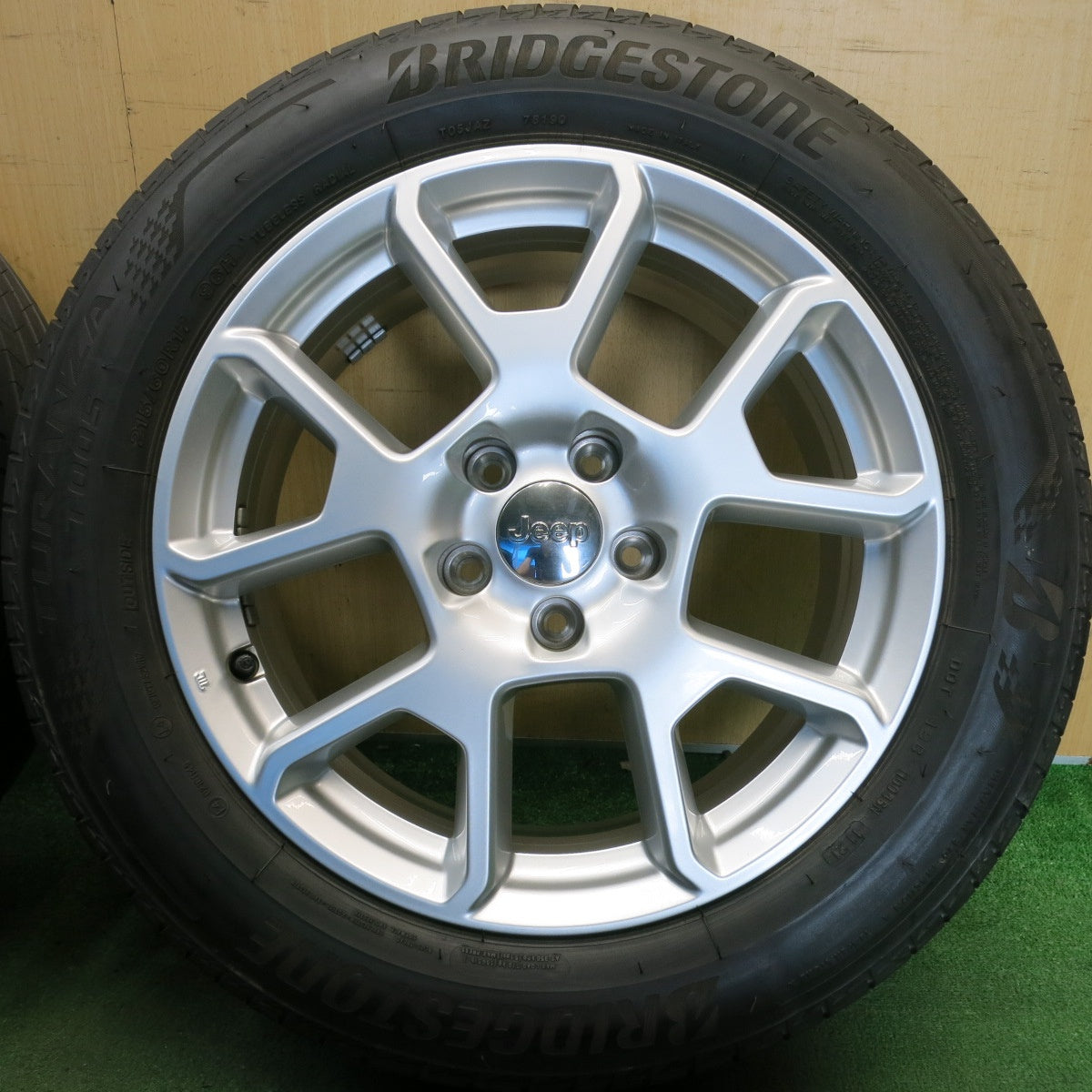 バリ溝！キレイ！9.5分◎JEEP ジープ レネゲード 純正 MOPAR 215/60R17 ブリヂストン トランザ T005 17インチ PCD110/5H◎6061404HAノ