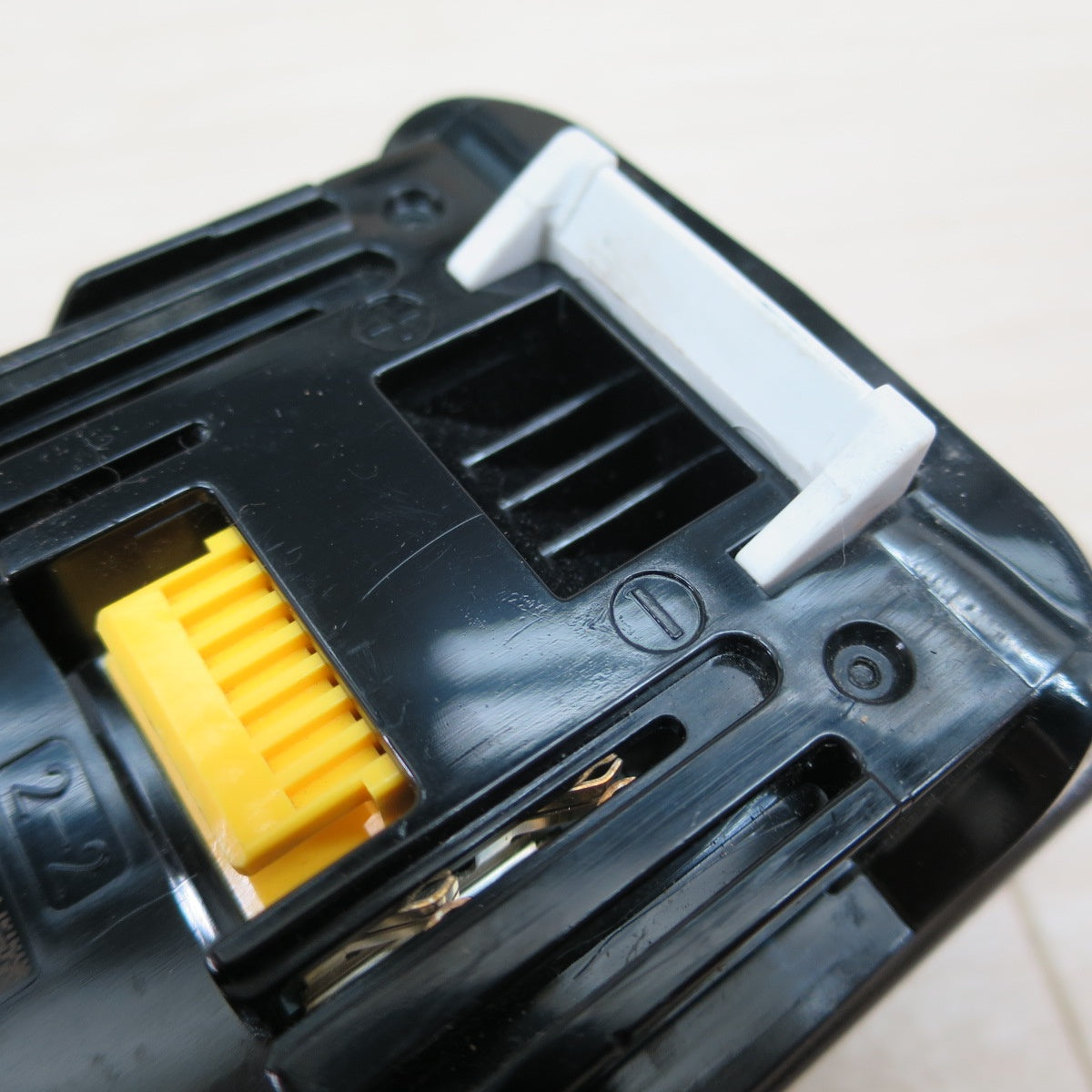 [送料無料] キレイ！充電回数6回☆マキタ 純正 リチウム イオン バッテリー BL1815N 18V 1.5Ah 27Wh 電動 工具 インパクト 等に☆