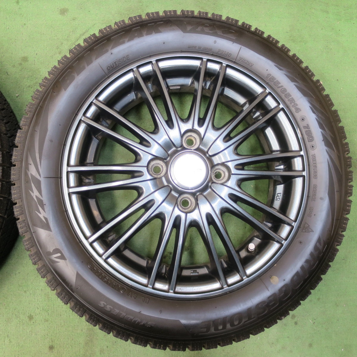 バリ溝！24年！ほぼ10分★スタッドレス 155/65R14 ブリヂストン ブリザック VRX2 VELVA AGUDO ヴェルヴァ アグード 14インチ PCD100/4H★6020405イス