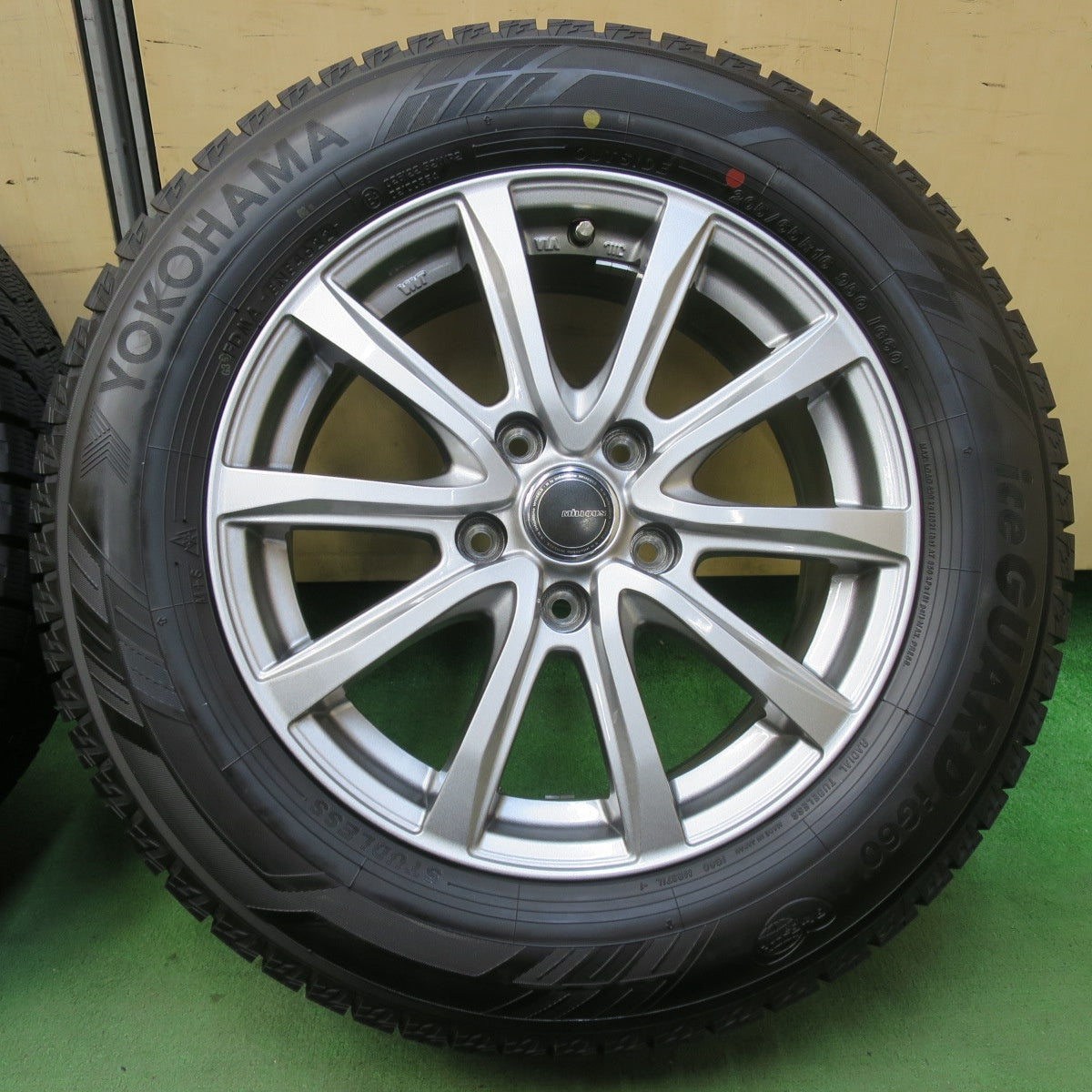 バリ溝！22年！キレイ！9.5分★スタッドレス 205/65R16 ヨコハマ アイスガード iG60 MiLLOUS ミルアス 16インチ PCD114.3/5H★5112903イス