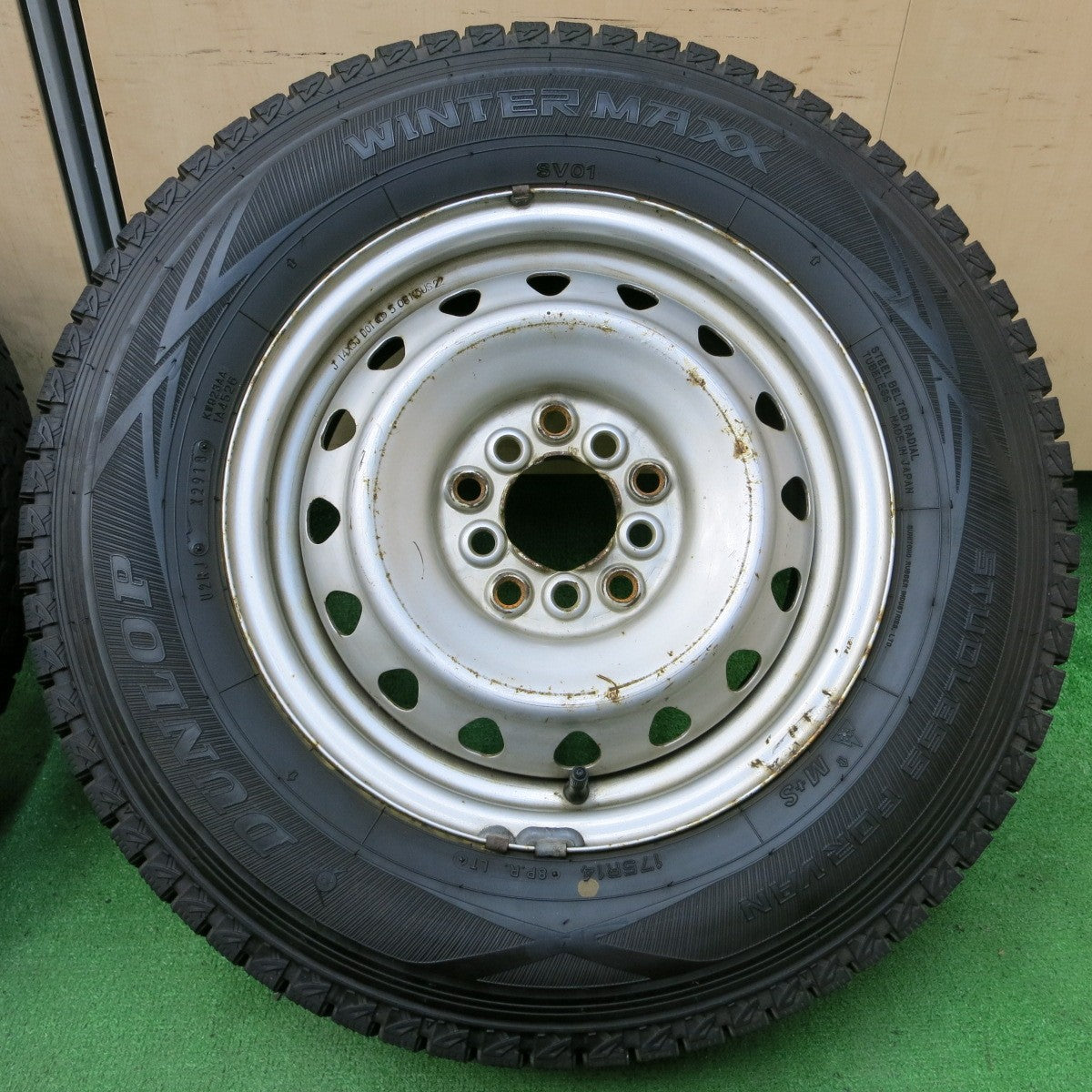 *送料無料* バリ溝！9分★スタッドレス 175R14 8PR ダンロップ ウインターマックス SV01 スチール 14インチ PCD100 114.3/5H マルチ★4053106イス