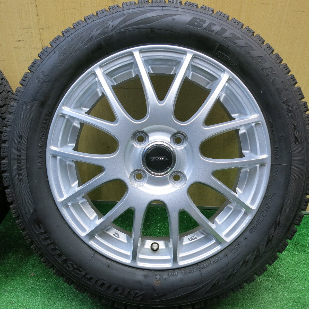 バリ溝！22年！8.5分★スタッドレス 165/65R15 ブリヂストン ブリザック VRX2 TOPRUN トップラン 15インチ タフト ソリオ 等 PCD100/4H★5120608HAス