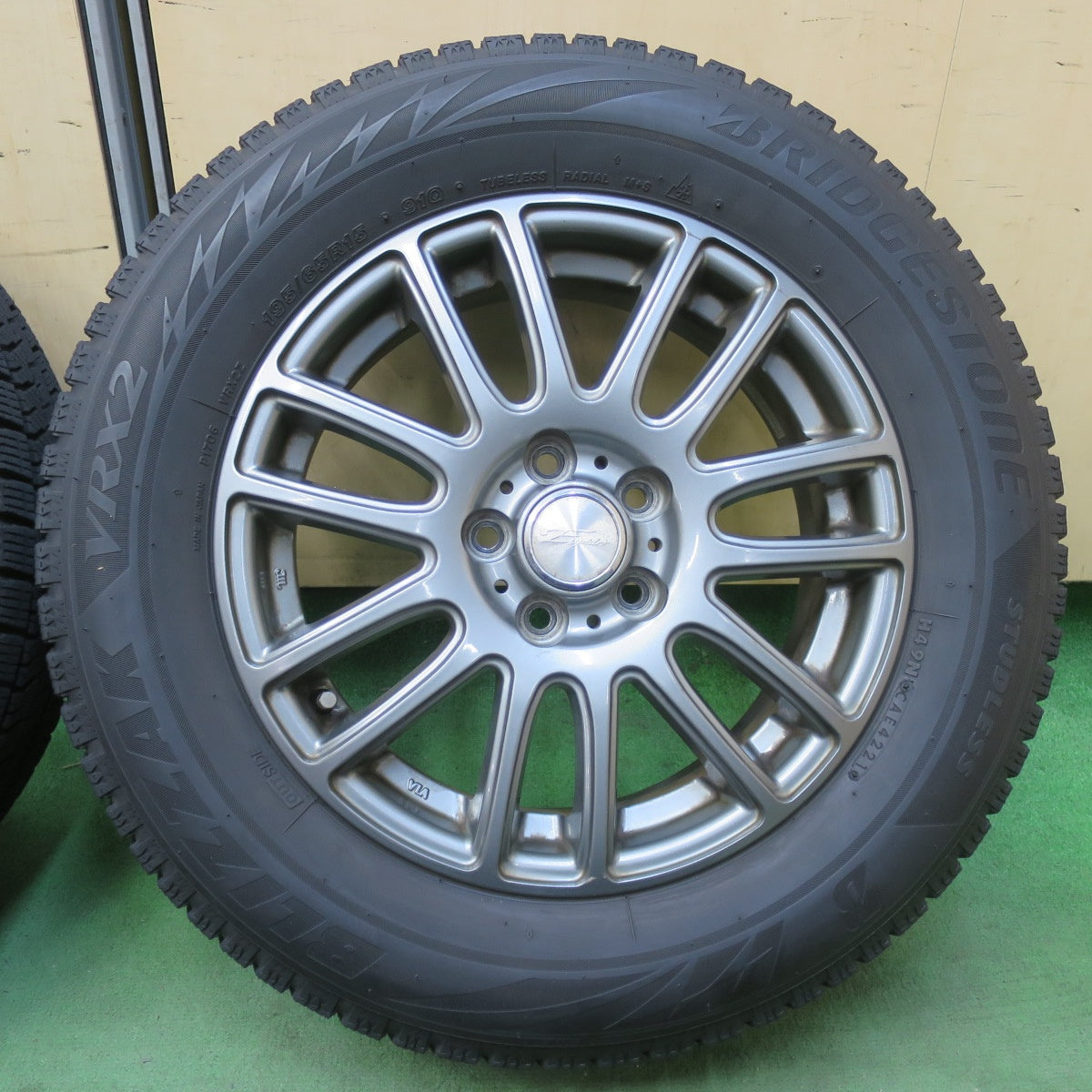 4本価格★プリウス 等 195/65R15 スタッドレス ブリヂストン ブリザック VRX2 E spider 社外 アルミ 15インチ PCD100/5H★6021707イス