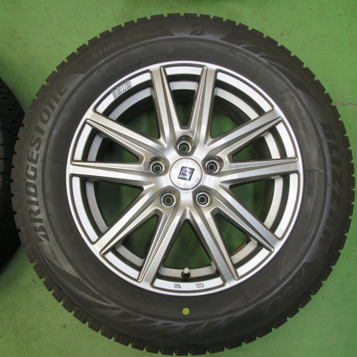 バリ溝！23年！キレイ！9分★スタッドレス 215/60R16 ブリヂストン ブリザック VRX2 SEIN ザイン 16インチ PCD114.3/5H★5051207イス