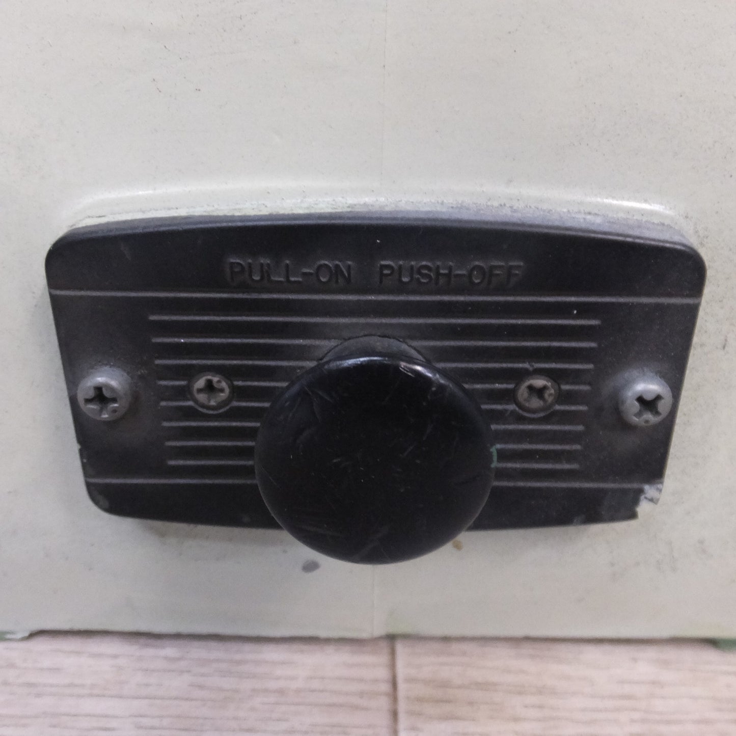 [送料無料] ★日立 HITACHI 205mm 卓上電気グラインダ GT21　3φ200V 50/60Hz 590W 1.9A★
