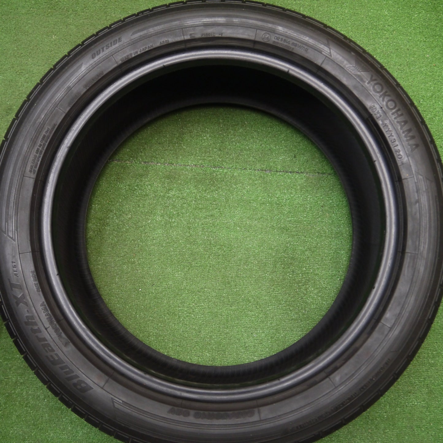 [送料無料] バリ溝！9分★215/50R18 ヨコハマ BluEarth-XT AE61 タイヤ 18インチ ブルーアース ヤリスクロス CX-3 アウディ Q2 等★5010606Hノタ