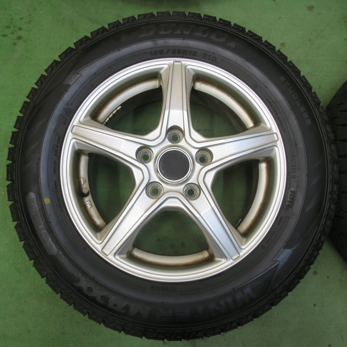 バリ溝！24年！9.5分以上★スタッドレス 195/65R15 ダンロップ ウインターマックス WM02 BALMINUM VR5 バルミナ 15インチ PCD114.3/5H★6020506イス