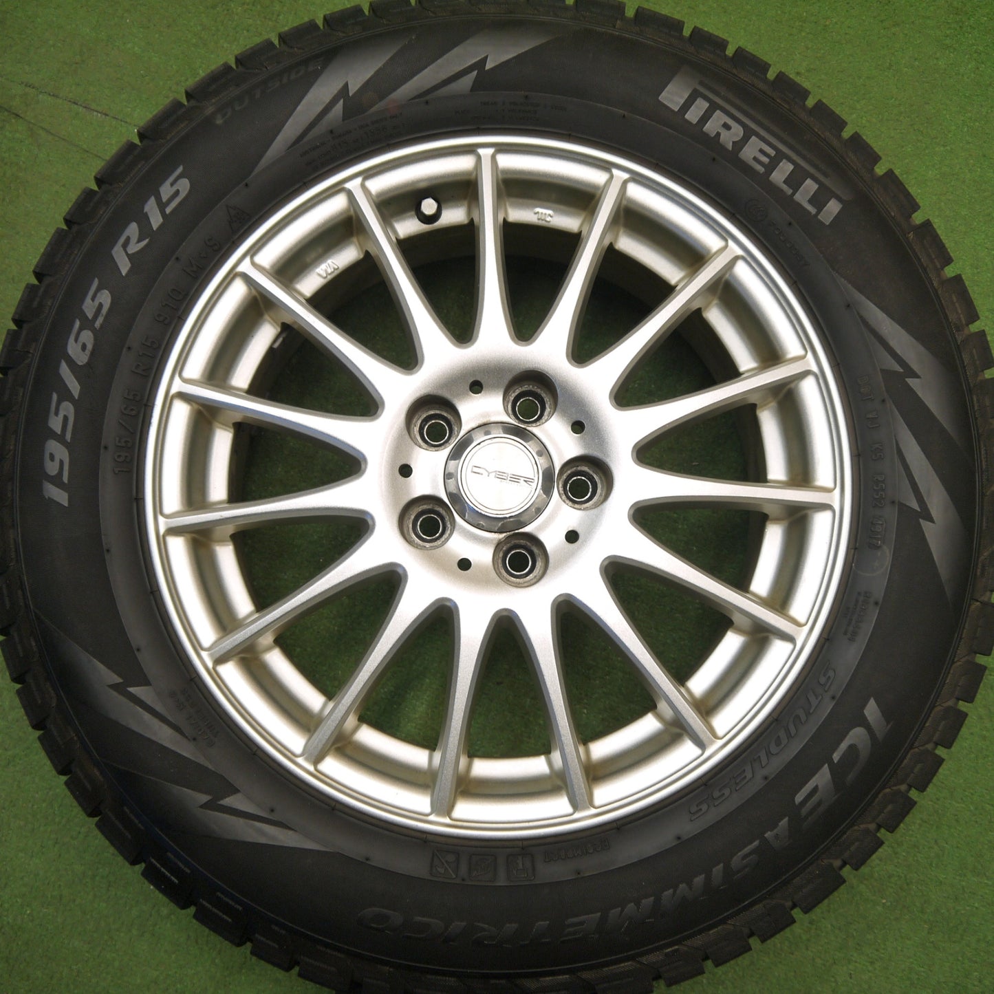 バリ溝！キレイ！9.5分以上★プリウス 等 195/65R15 スタッドレス ピレリ アイスアシンメトリコ CYBER 社外 アルミ 15インチ PCD100/5H★6021308Hス