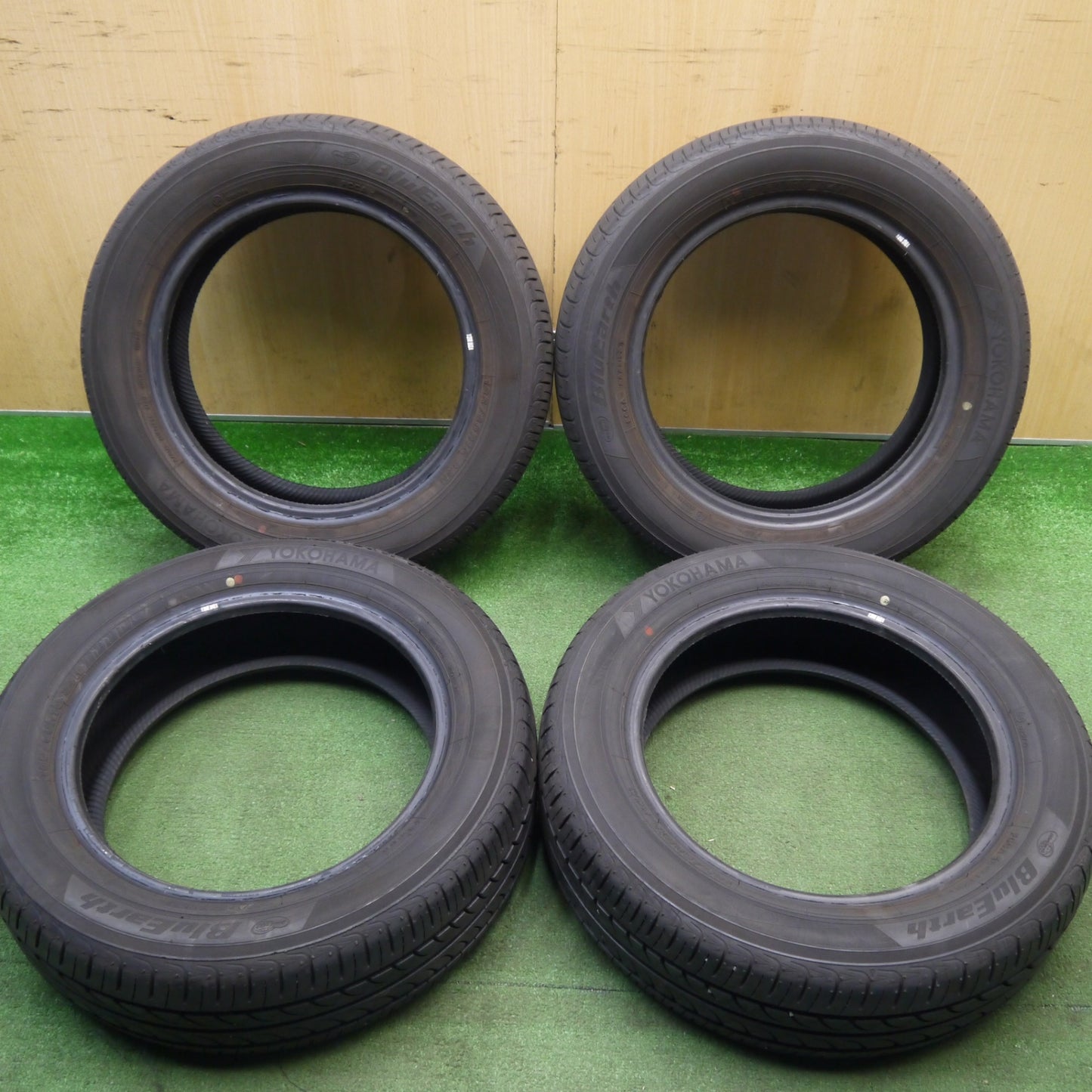 バリ溝！23年！9分★185/60R15 ヨコハマ ブルーアース AE01F タイヤ 15インチ アクア シエンタ ヤリス フィット 等★6022411Hノタ