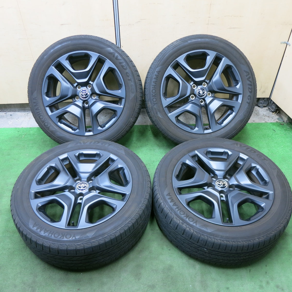 キレイ！23年★トヨタ RAV4 純正 235/55R19 ヨコハマ AVID GT 19インチ PCD114.3/5H★6011404ナノ