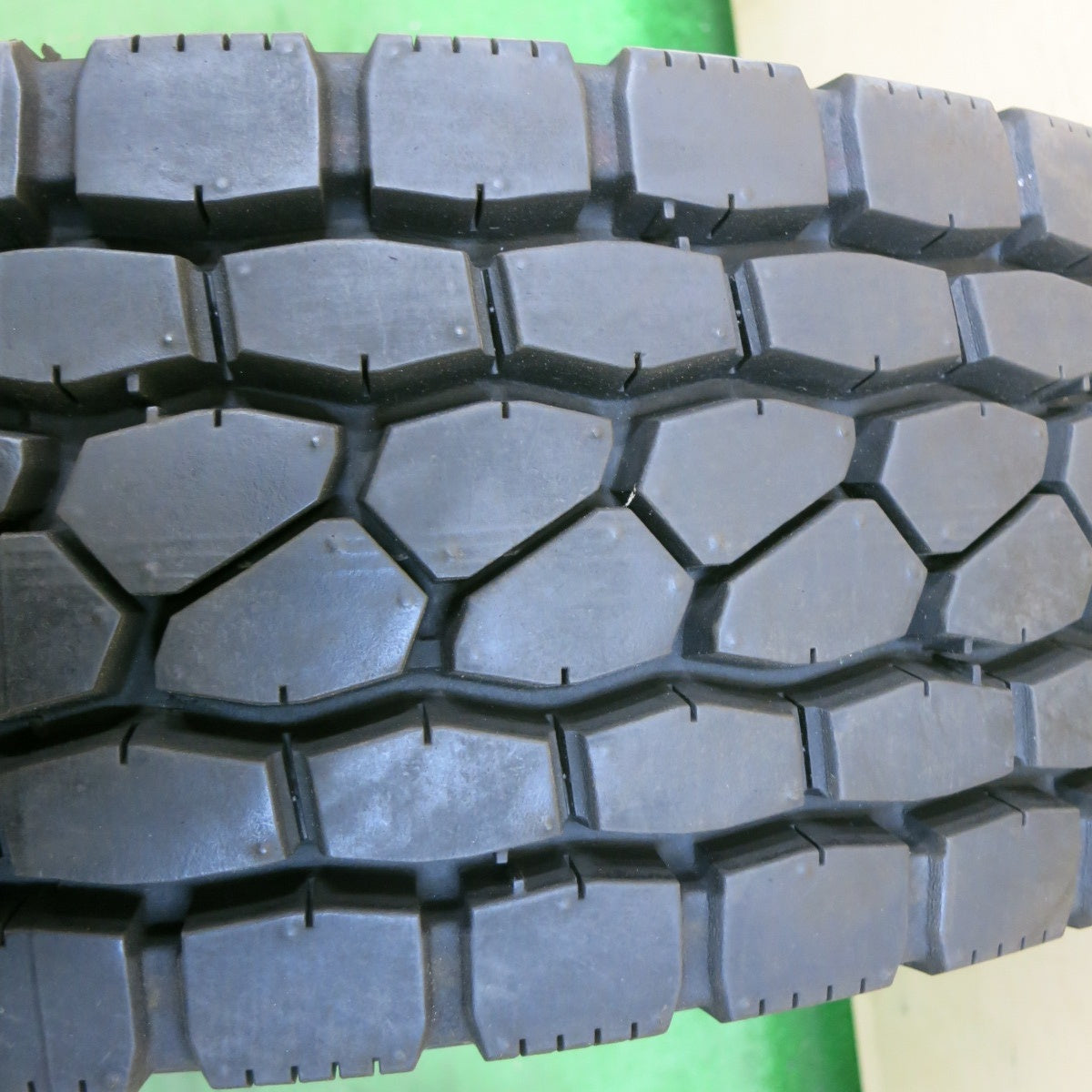 [送料無料] ほぼ未使用！22年★トラック タイヤ 225/80R17.5 123/122L ブリヂストン エコピア M801 Ⅱ ミックス オールシーズン 17.5インチ★5021002ナスタ