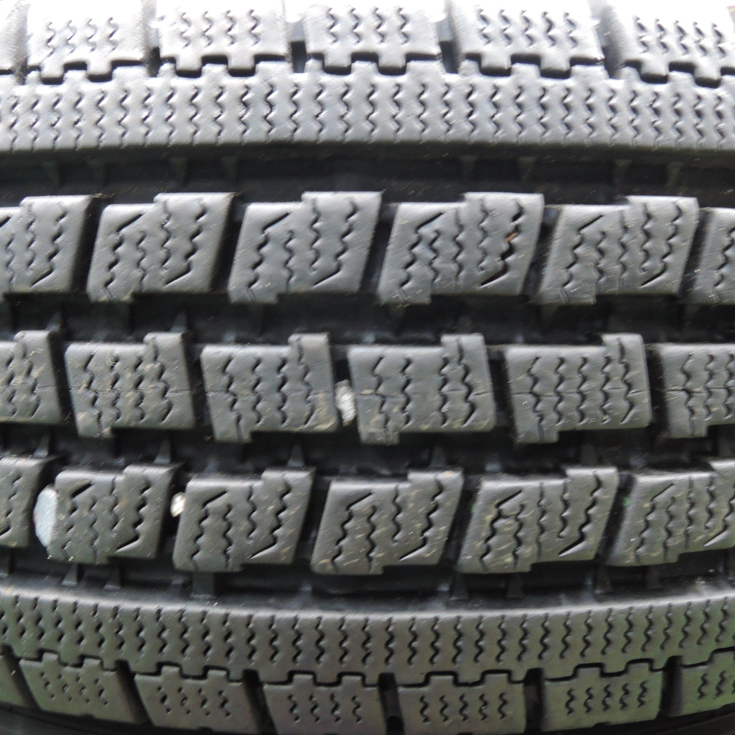 *送料無料* バリ溝！20年！9.5分★トヨタ 200系 ハイエース 純正 スチール 195/80R15 トーヨー デルベックス 934 15インチ PCD139.7/6H★4031601HAス