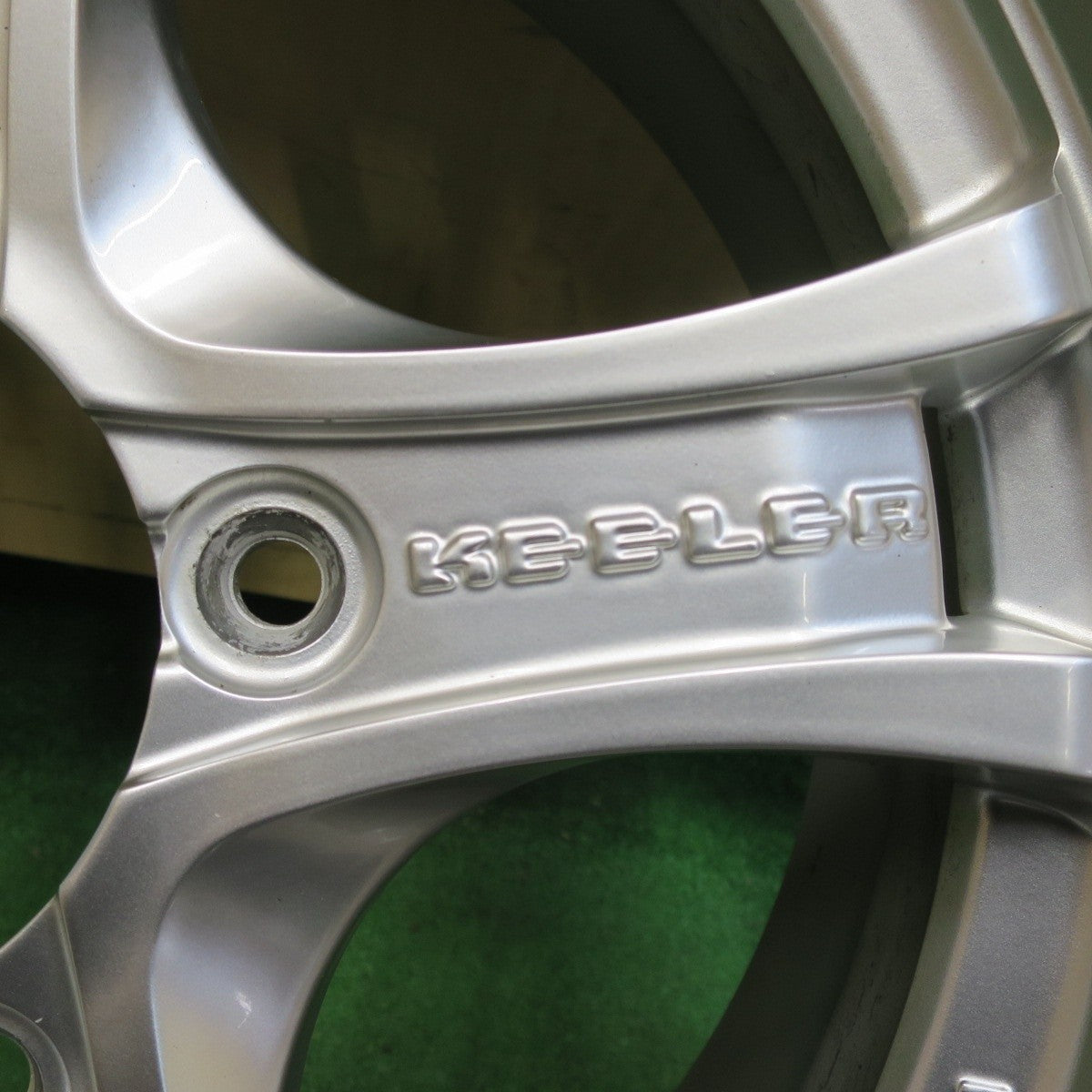 キレイ★ジムニー KEELER 175/80R16 スタッドレス グッドイヤー アイスナビ SUV キーラー 16インチ PCD139.7/5H★5032611イス
