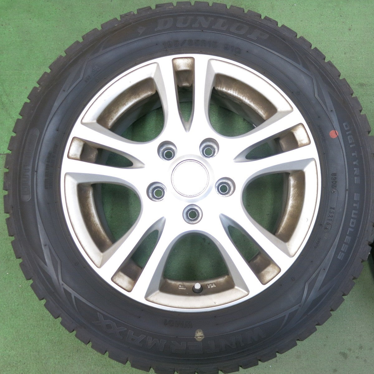 バリ溝！9.5分以上★スタッドレス 195/65R15 ダンロップ ウインターマックス WM01 EuroSpeed MANARAY SPORT ユーロスピード PCD114.3/5H★5090603SKス
