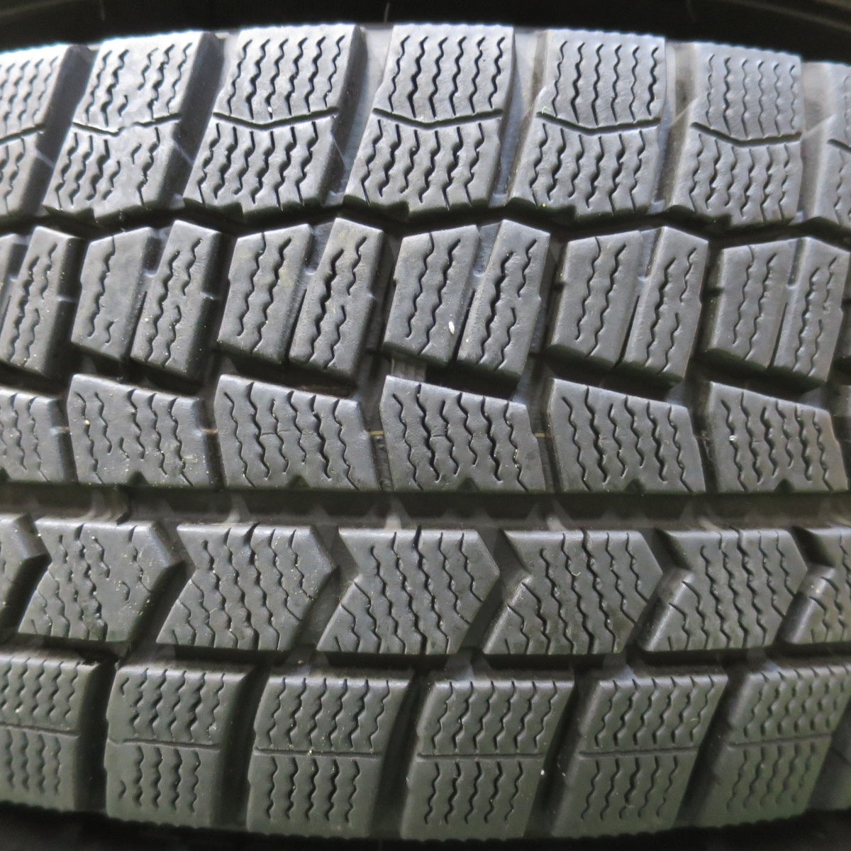 バリ溝！23年！キレイ！9.5分★スタッドレス 185/60R15 ダンロップ ウインターマックス WM02 BRANDLE-LINE ブランドルライン 15インチ PCD100/4H★6020410イス