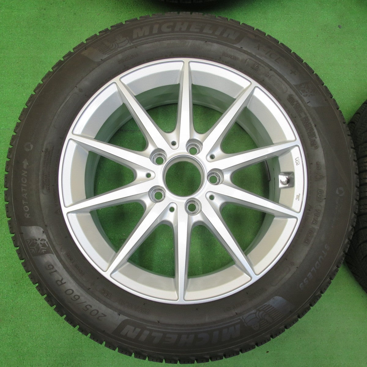 *送料無料* バリ溝！キレイ！ほぼ10分★ベンツ 等 205/60R16 スタッドレス ミシュラン X-ICE3+ 社外 アルミ 16インチ PCD112/5H★4072005イス