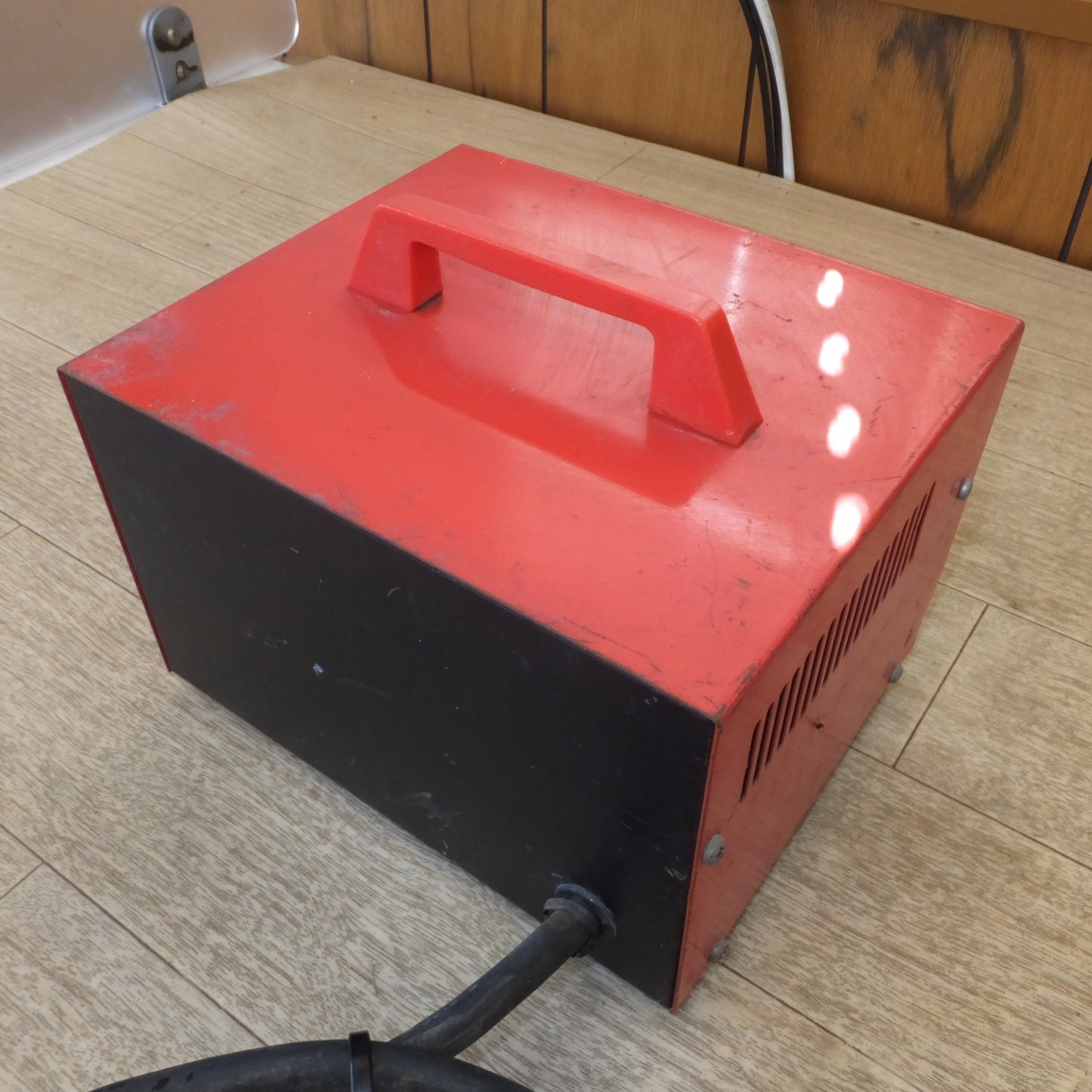 [送料無料] ★マキタ makita 昇圧器 屋内型 A-05979　トランス容量 1.5KVA　入力電圧 単相95V　出力電圧 15% 100V 25% 110V★