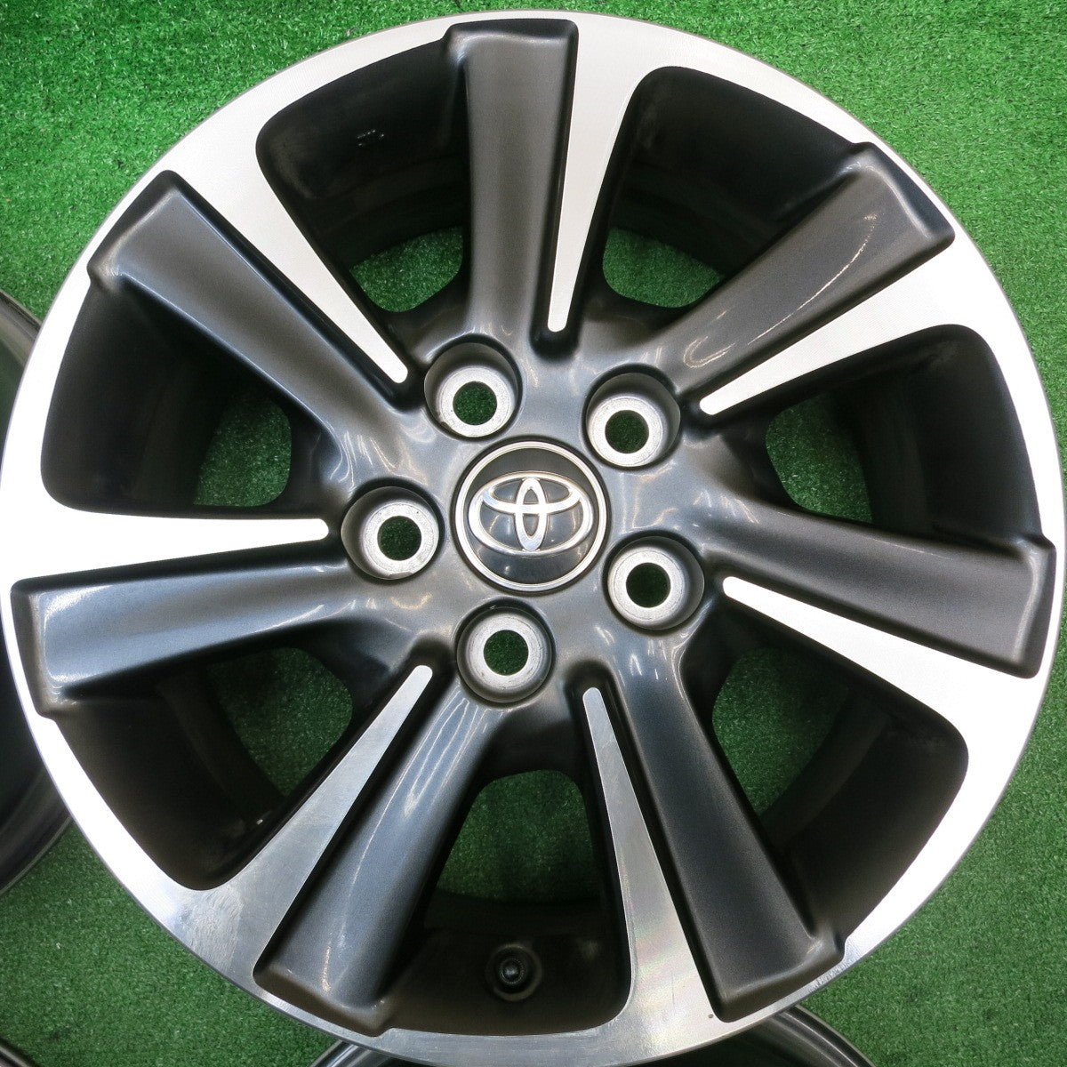 キレイ★トヨタ 80系 ノア ヴォクシー 純正 ホイール 16インチ 16×6J PCD114.3/5H★5110606HAホ