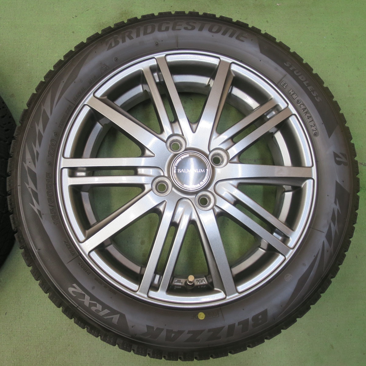 バリ溝！22年！キレイ！8.5分◎スタッドレス 165/60R15 ブリヂストン ブリザック VRX2 BALMINUM BR10 バルミナ 軽サイズ 15インチ PCD100/4H◎6092405イス