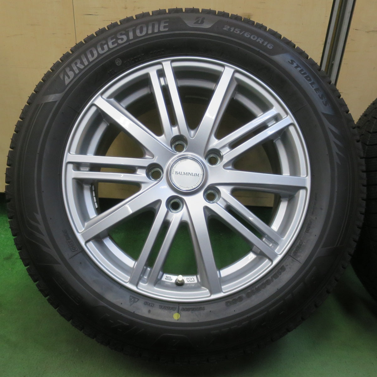 ほぼ未使用！25年！キレイ◎スタッドレス 215/60R16 ブリヂストン ブリザック WZ-1 BALMINUM BR10 バルミナ 16インチ PCD114.3/5H◎6070805イス