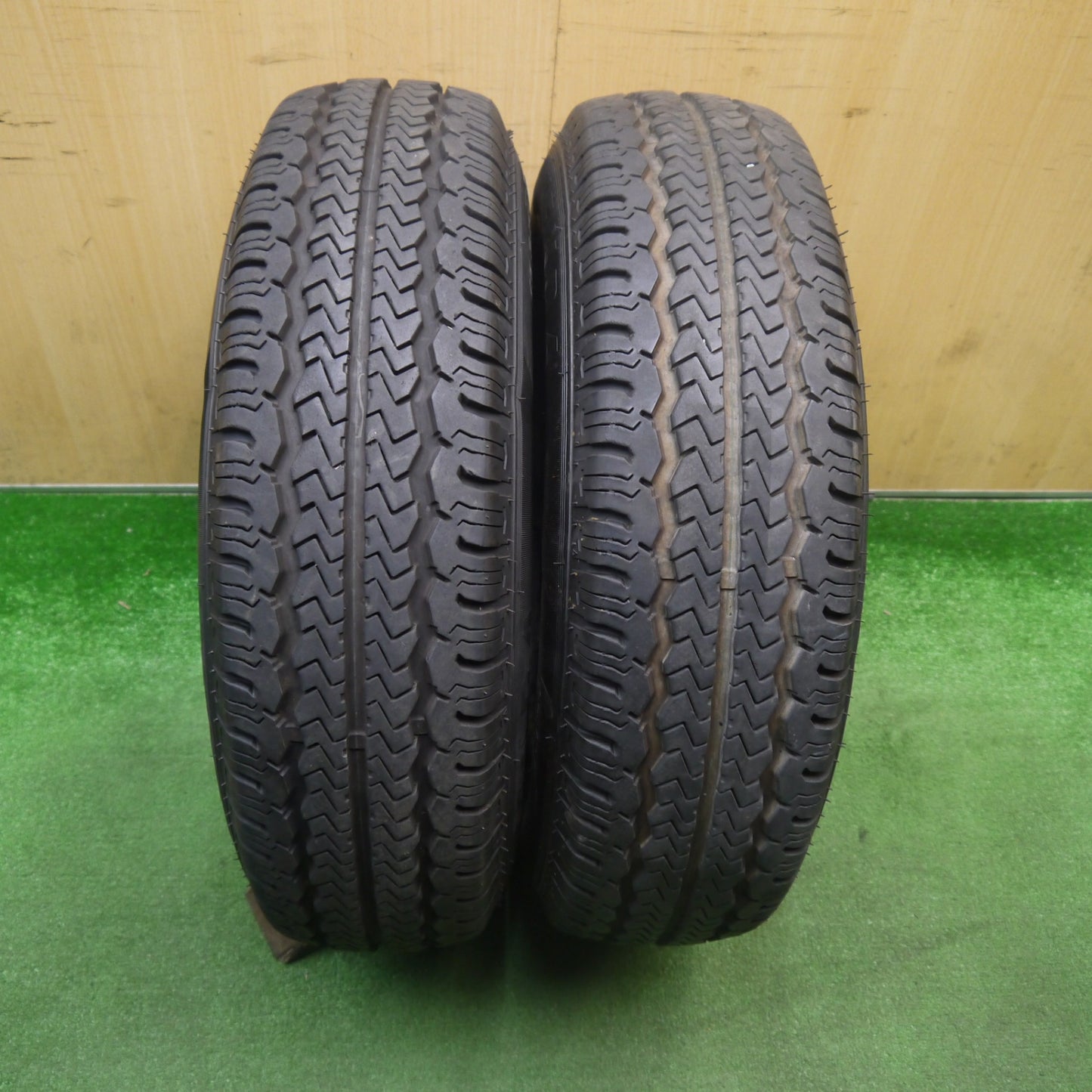 バリ溝！24年！9.5分！2本★ハイエース 等 195/80R15 107/105R ケンダ KOMENDO KR33 スチール ホイール 15インチ PCD139.7/6H★6010511Hノ