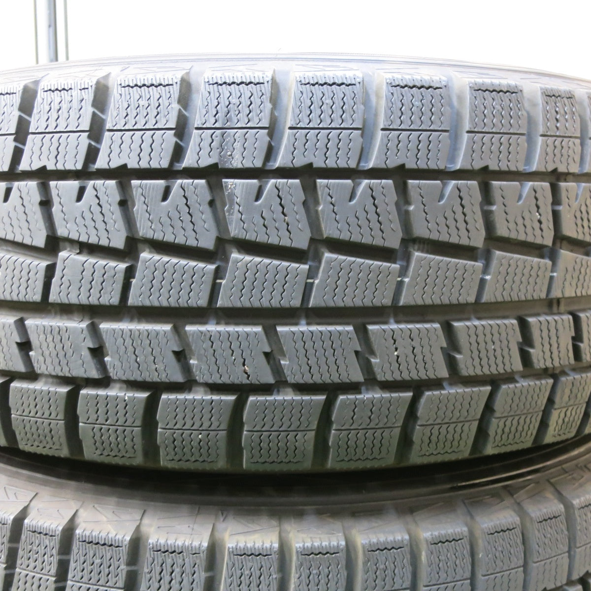 バリ溝！キレイ！9.5分以上★スタッドレス 215/60R16 ダンロップ ウインターマックス WM01 BALMINUM バルミナ 16インチ PCD114.3/5H★5043011SYス