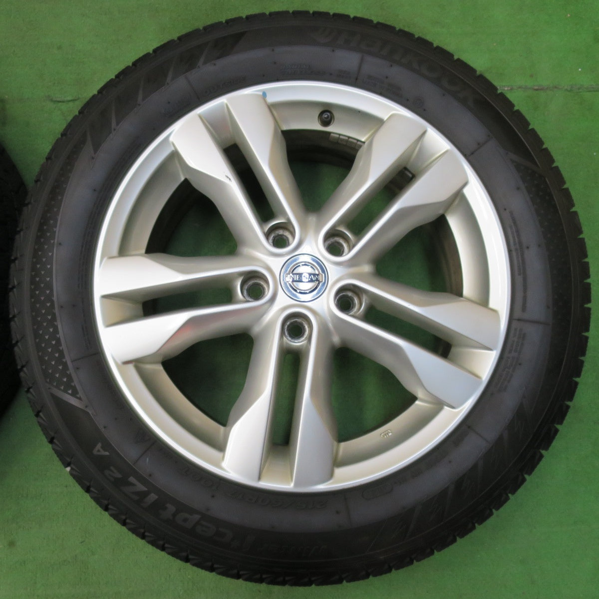 [送料無料] バリ溝！22年！9.5分★日産 T31 エクストレイル 純正 215/60R17 スタッドレス ハンコック ウインター アイセプト IZ2A 17インチ PCD114.3/5H★5011512イス