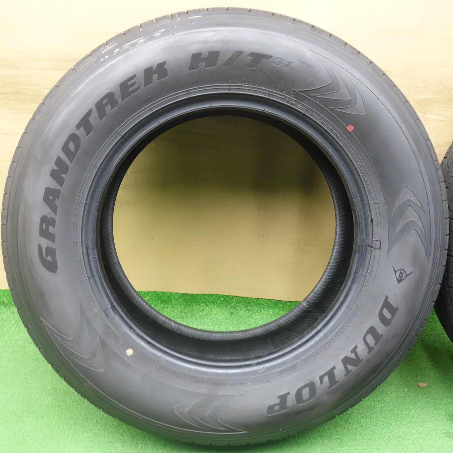 新車外し！26年★265/65R18 ダンロップ グラントレック H/T 31 タイヤ 18インチ ランクル 300 250 FJクルーザー エスカレード 等★6070502KTノタ