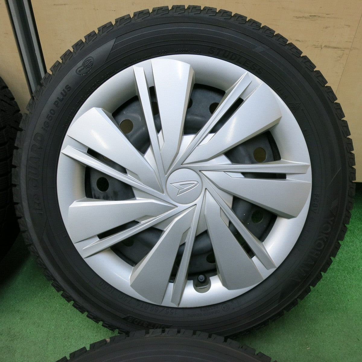 [送料無料] 超バリ溝！キレイ！ほぼ10分★ダイハツ ミライース 純正 スチール 155/65R14 スタッドレス ヨコハマ アイスガード iG50 プラス 14インチ PCD100/4H★5022807SYス