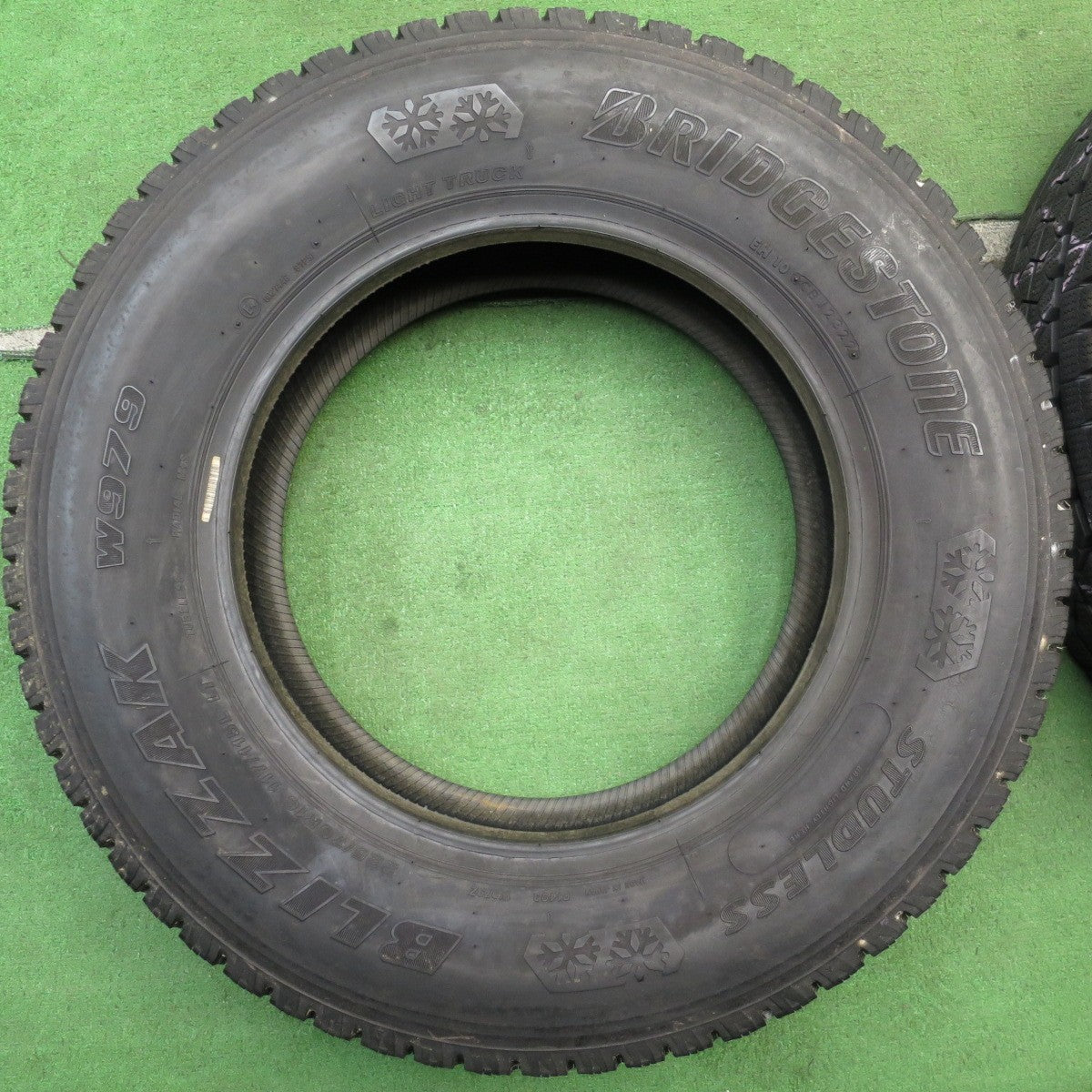 バリ溝！22年！9.5分★トラック タイヤ 225/70R16 117/115L スタッドレス ブリヂストン ブリザック W979 16インチ エルフ キャンター 等★5061801NJスタ