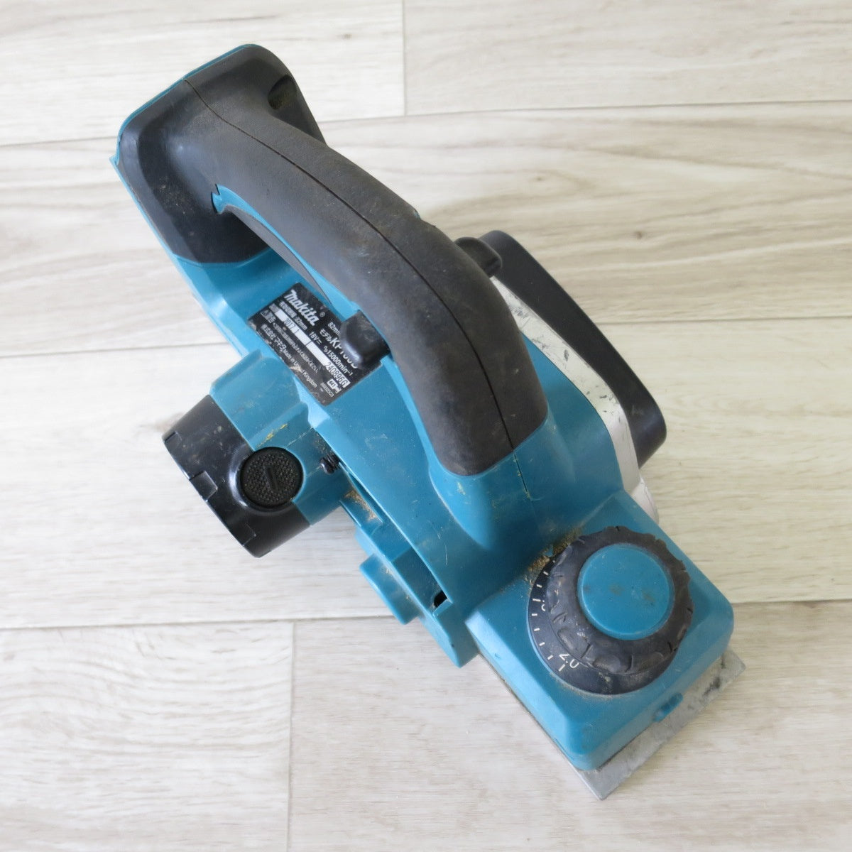 [送料無料] ◇マキタ 充電式 カンナ KP180D 82mm 電動 工具 本体のみ makita 鉋 かんな 切削◇