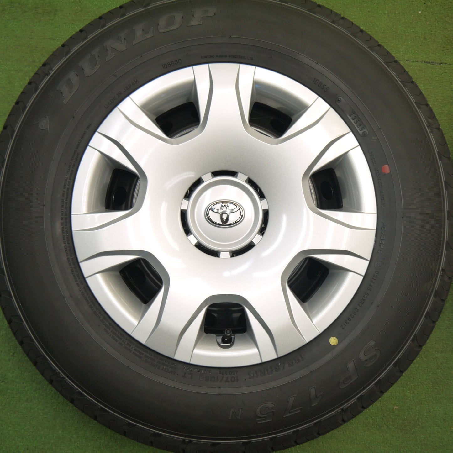新車外し！25年★トヨタ 200系 ハイエース 純正 スチール 195/80R15 107/105S ダンロップ SP175N 15インチ PCD139.7/6H★6021005Hノ
