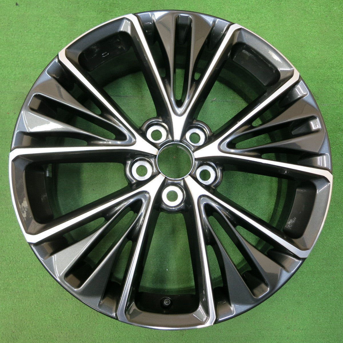 *送料無料* 新車外し★トヨタ 60系 プリウス Zグレード 純正 ホイール 19インチ 19×6.5J PCD114.3/5H★4050206イホ