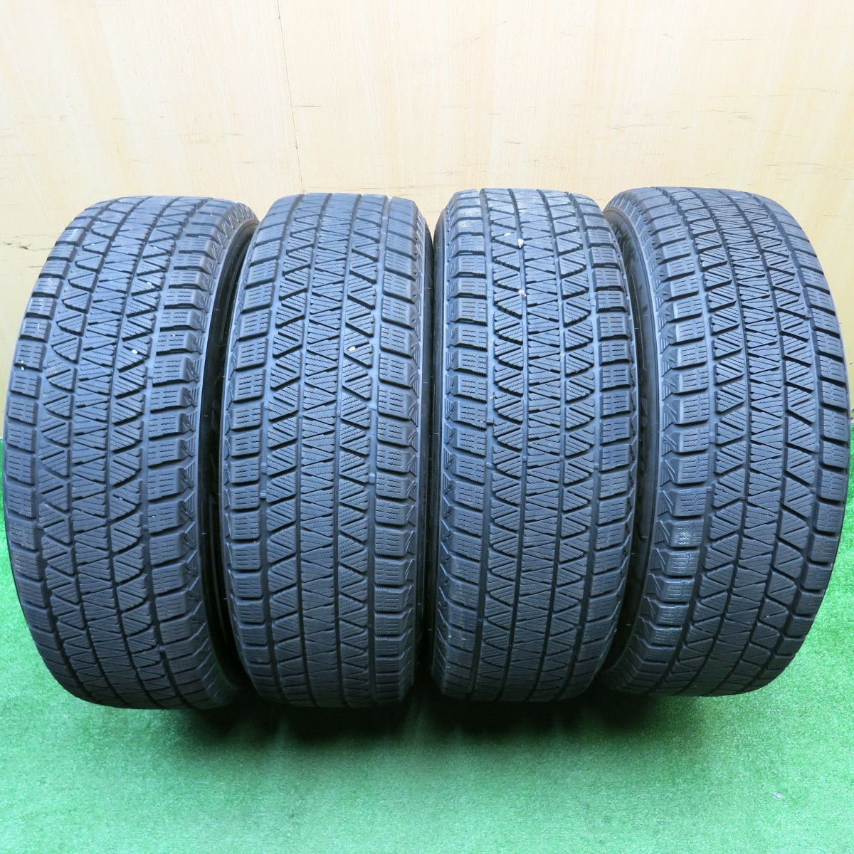 バリ溝！21年！キレイ！9.5分★ジャガー F-PACE 純正 235/65R18 スタッドレス ブリヂストン ブリザック DM-V3 18インチ Fペイス Fペース PCD108/5H★5110906HAス