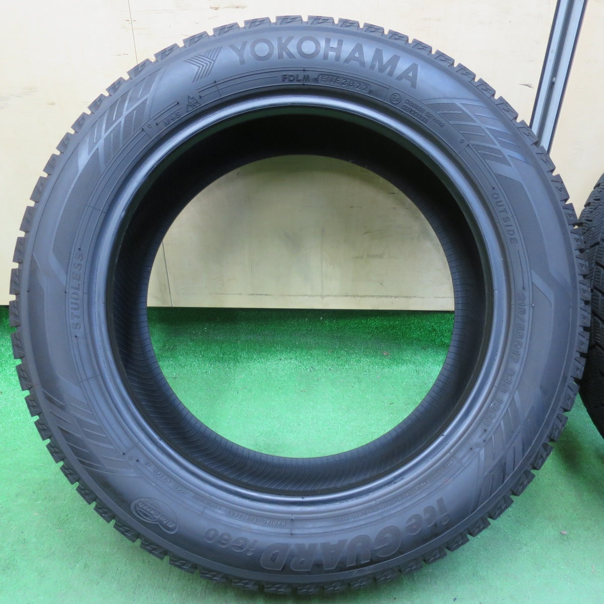 [送料無料] バリ溝！22年！9.5分以上★スタッドレス 215/55R17 ヨコハマ アイスガード iG60 タイヤ 17インチ ヴェゼル カムリ クラウン 等★4111302イスタ