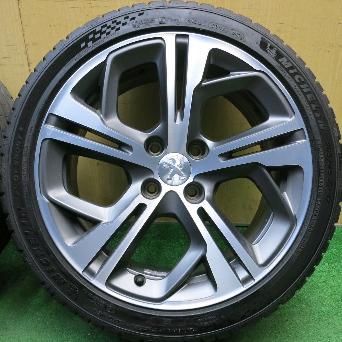 バリ溝！24年！キレイ！8.5分★プジョー 208 GTi 純正 205/45R17 ミシュラン パイロット スポーツ5 PEUGEOT 17インチ PCD108/4H★6041213HAノ