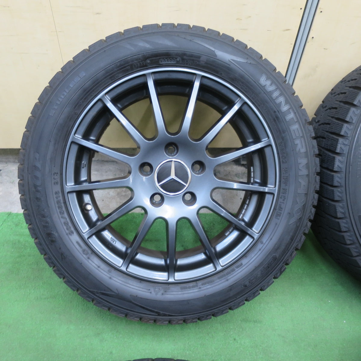 バリ溝！22年！キレイ！9.5分以上★ベンツ 等 IRVINE F01 205/55R16 スタッドレス ダンロップ ウインターマックス WM02 アーヴィン 16インチ PCD112/5H★6022302TTス